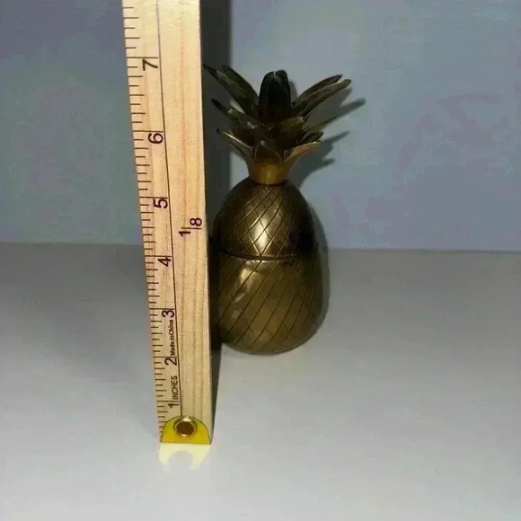 Vintage Heavy Brass Pineapple w/ Lid 6.75” Tall Trinket Box Container - Picture 4 of 7